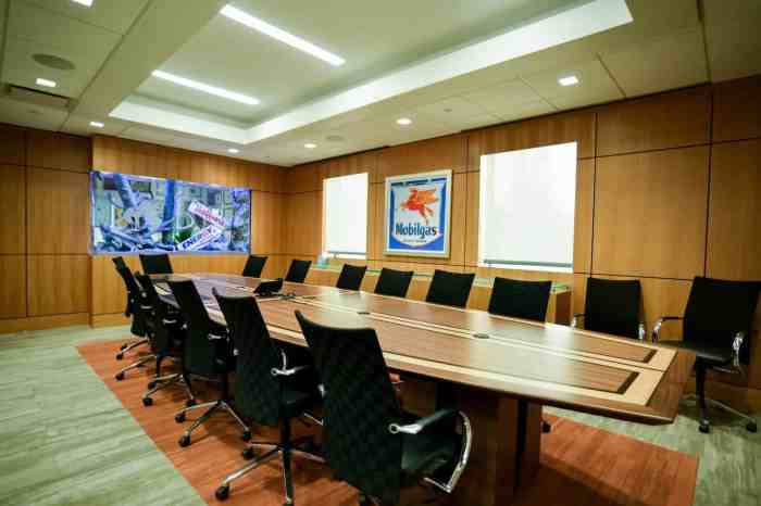 Ruang desain industrial kecil iwamotoscott workspace uptown homedit cocok perusahaan chairs damonte serviced